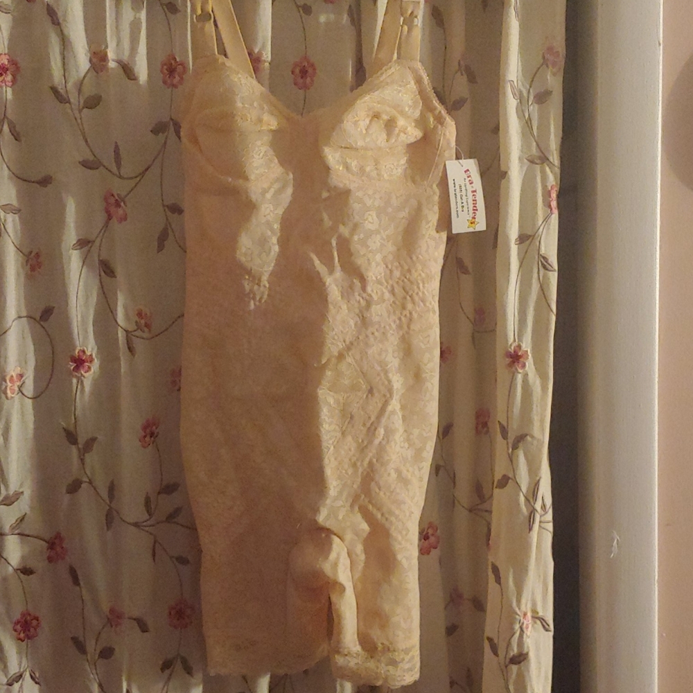 Lace shapewear